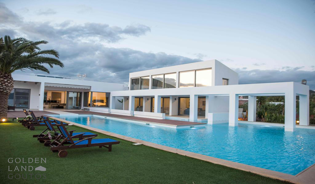 Modern Villa a seafront property with a wonderful view