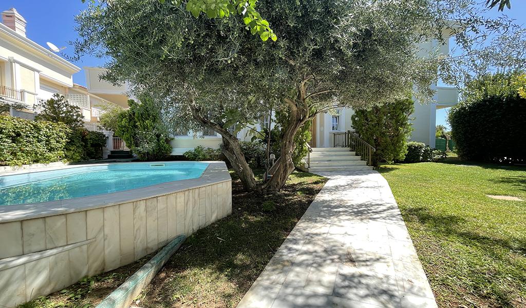 Delightful Private House with Indoor & Outdoor Pool in Vari